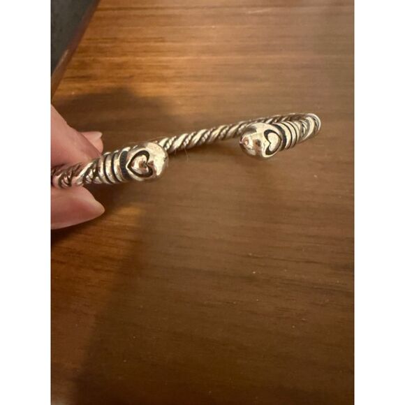 Silver Tone Twisted Cable Cuff Bracelet Heart Tips Rope Bangle - Picture 2 of 3